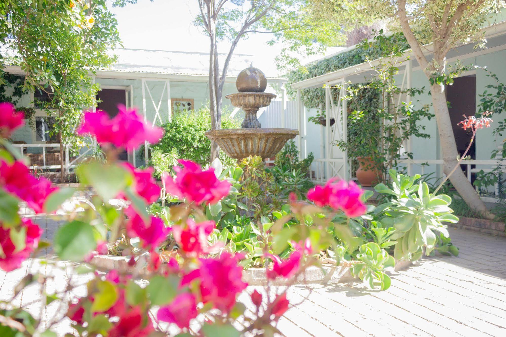 Adley House Panzió Oudtshoorn Kültér fotó